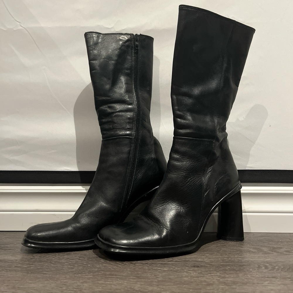 Pegabo Classic Black Leather Mid-Calf Heeled Boots - Picture 2 of 10